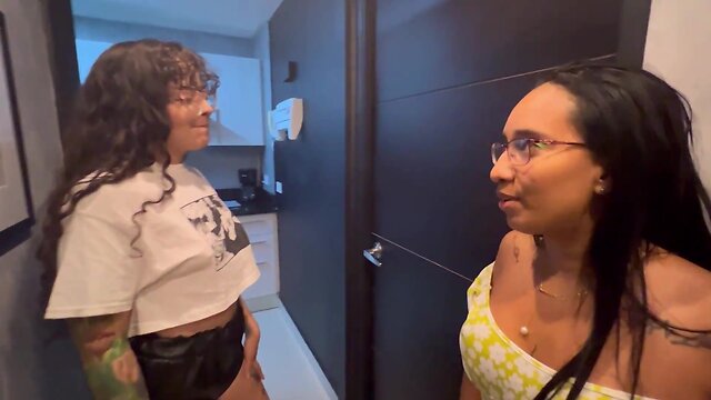 Threesome with shemale and two girls on a tantaly sex doll