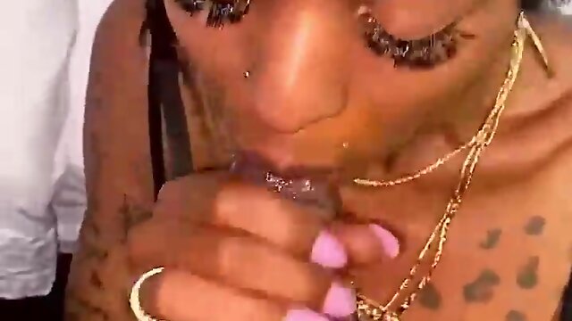 Exchange ends in oral pleasure and facial finish