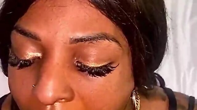 Exchange ends in oral pleasure and facial finish