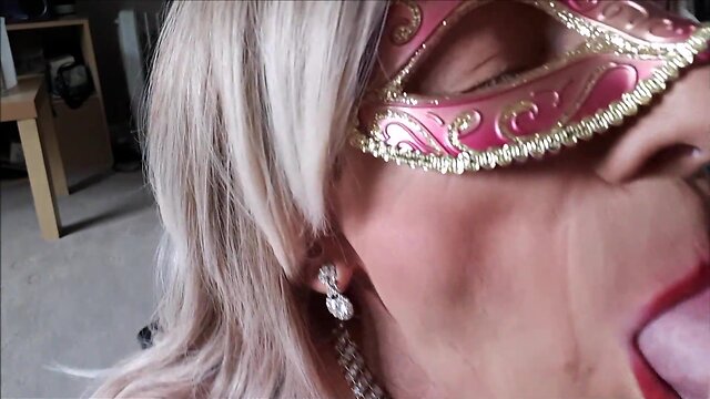 Mastering the art of shemale blowjob with rachel the sexy maid