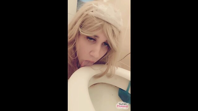 Thoroughly cleansing toilet with tongue technique - maid edition