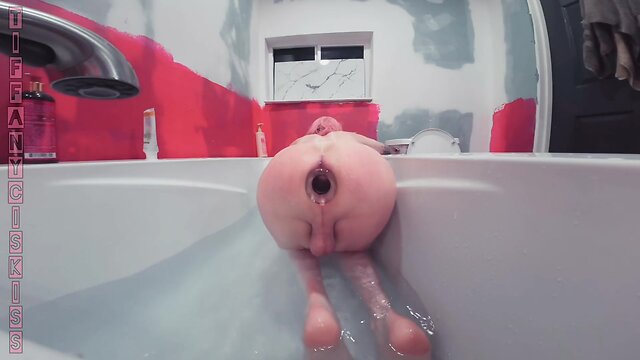 Xl glass butt plug: tiffany ciskiss shows off her amazing rear