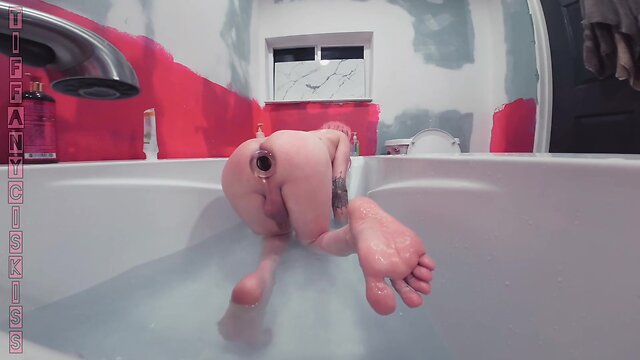 Xl glass butt plug: tiffany ciskiss shows off her amazing rear