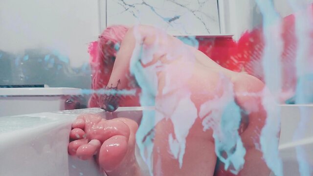 Xl glass butt plug: tiffany ciskiss shows off her amazing rear