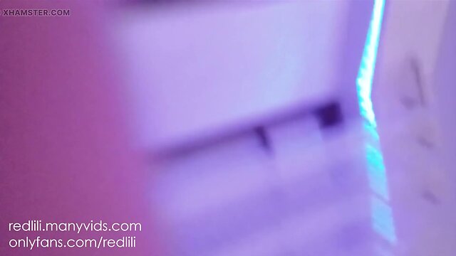 Rough anal session: big booty slut gapes with huge dildo