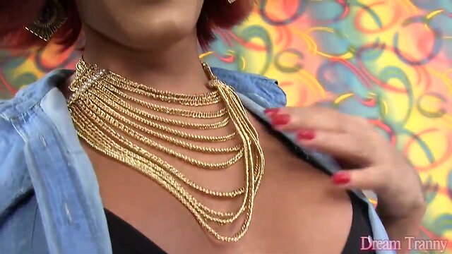 Raw shemale-on-shemale creampie encounter