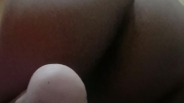 Queen gets some action in boarding house alone