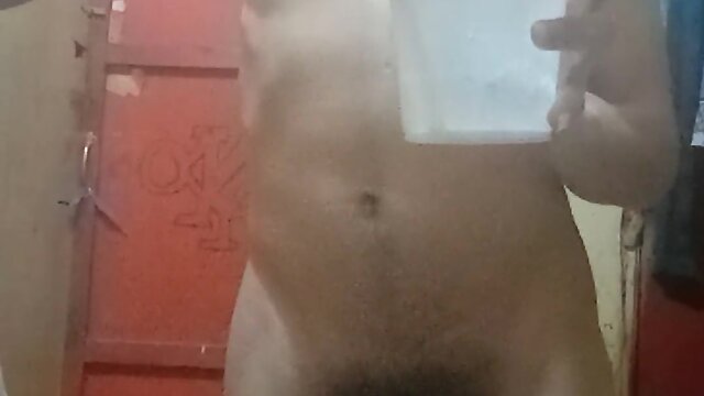 Amazing skills of the queen, looks like shes been doing this for a while