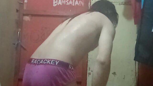 Amazing skills of the queen, looks like shes been doing this for a while