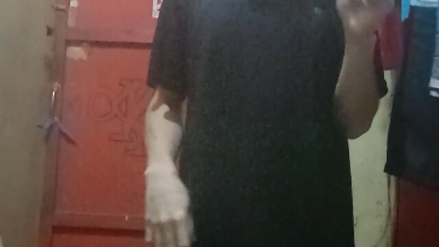 Amazing skills of the queen, looks like shes been doing this for a while