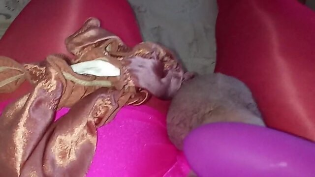 Intimate lingerie surprise: wifes sensual cumshot