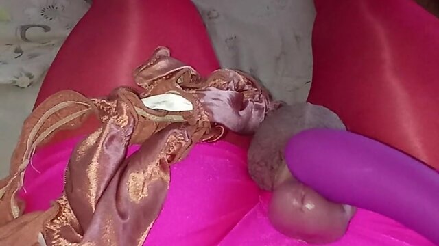 Intimate lingerie surprise: wifes sensual cumshot