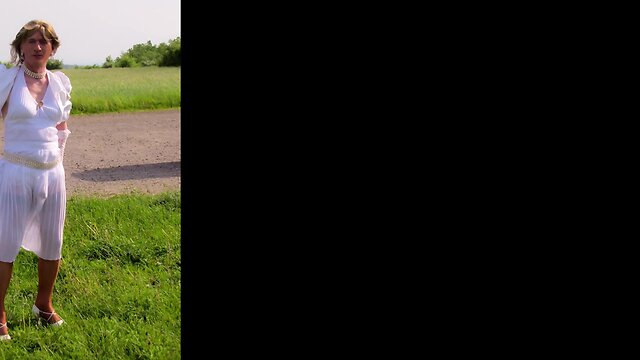 Exciting public photoshoot: cameramans reward is a cumshot