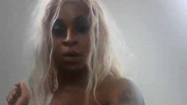 Compilation of salina samone twerking and slapping her ass