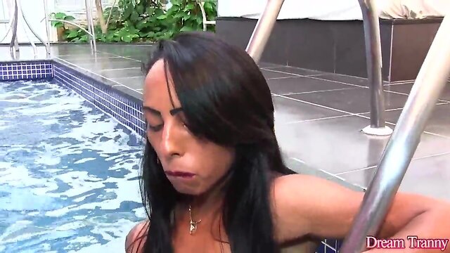 Boyfriend sucks off latina shemale adrielhy bronzes hard cock