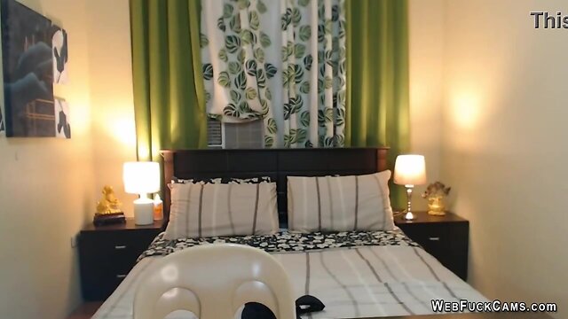 Live webcam show: asian shemales wnak and suck