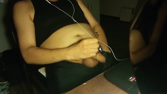 Experienced rudboy expertly uses fleshlight for quick pleasure