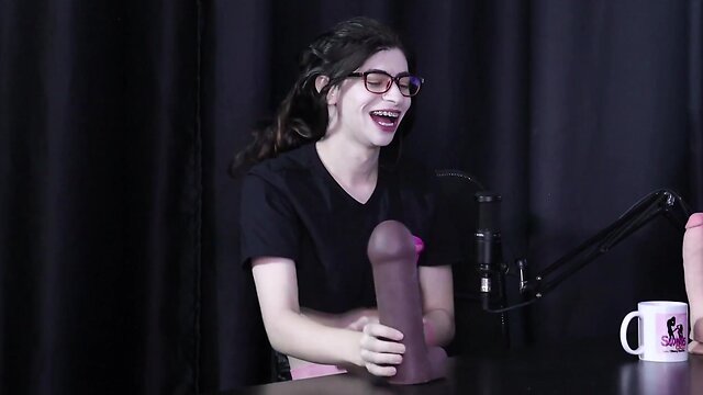 Exibindo suas habilidades com um brinquedo - yumi trap (transsexual) (meia/calça vermelha)