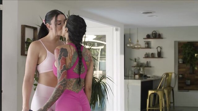 Leah Hayes and Ravyn Alexa turn jogging crush into wild trans action