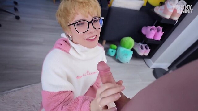 Nerdy femboy gets fucked and receives a cumshot on his face