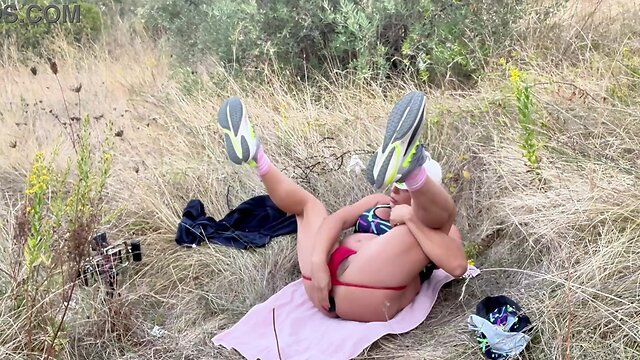 Deep anal sex and fisting in the forest with no condom
