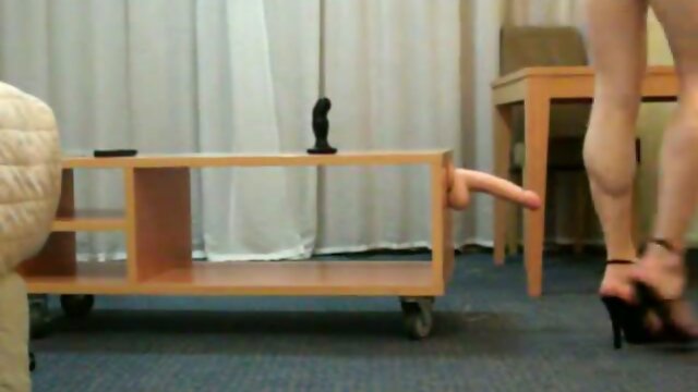 Leggy CD doggystyle dildo in motel