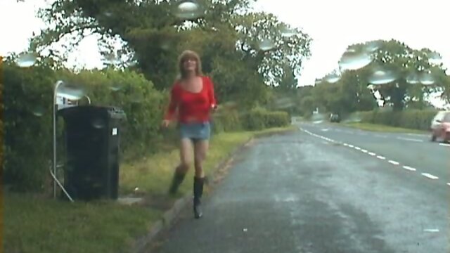 Zoe picks up a motorist for a blowjob on the streets