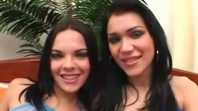 Shemales Laisa Lins and Milena Santos