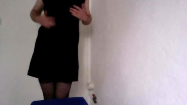 Crossdresser Belouga anal toy
