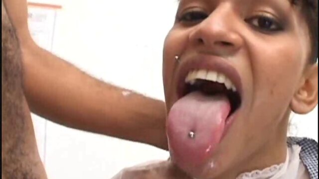 Transsexual Schoolgirl - Drielly Rjusten