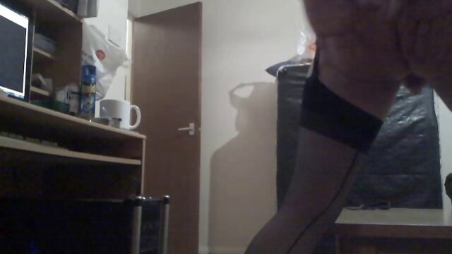 Sultry Seduction: Amateur Solo Video with Sexy Poses