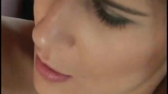 Shemale Isabella Branco gets some Lovin