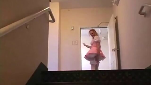 Shemale playing in Lovely dress