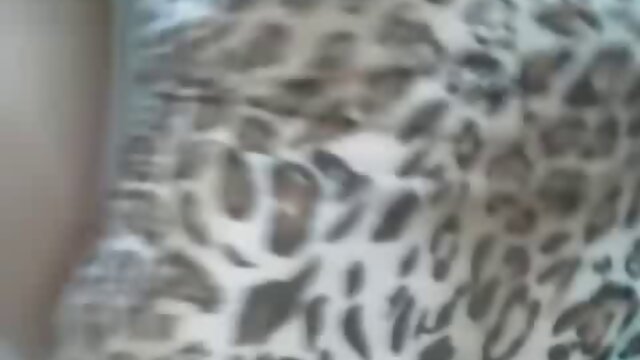 crossdreser pasando el rato delante webcam