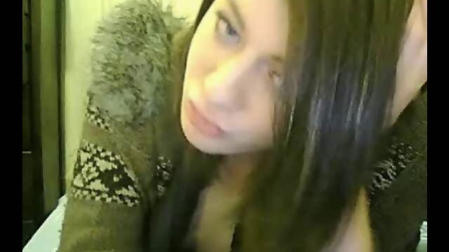 Seductive Poses: An Amateur Homemade Solo Video