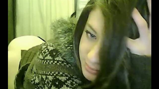 Seductive Poses: An Amateur Homemade Solo Video