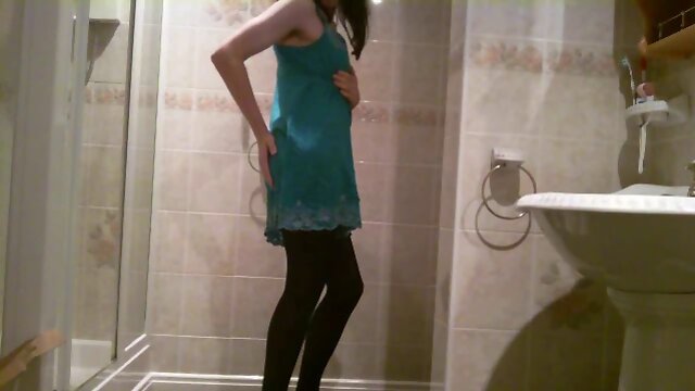 Sizzling Solo: An Amateur Homemade Outfit-Clad Vixen