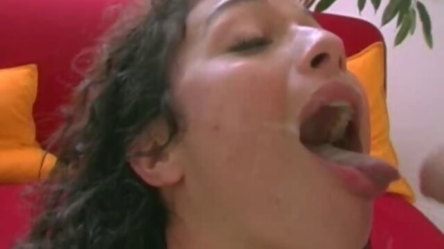 Hot Amateur Blowjob and Stroke to Cumshot!