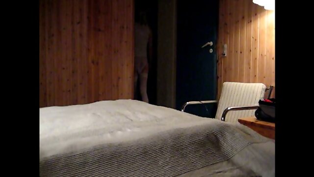 Shemale slut cums in the bed