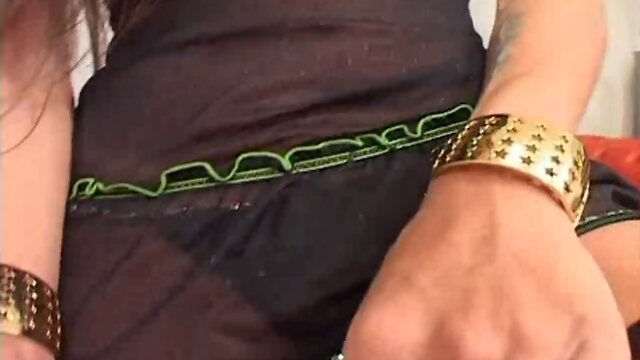 Seductive shemale hottie fucks and gets fucked