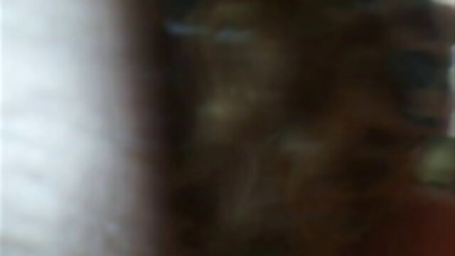 Amateur crossdresser gives a head