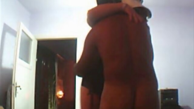 Amateur crossdresser gives a head