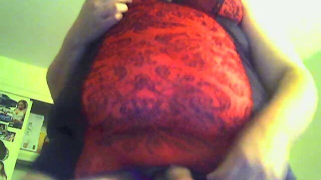 Chubby amateur crosdresser jerks off