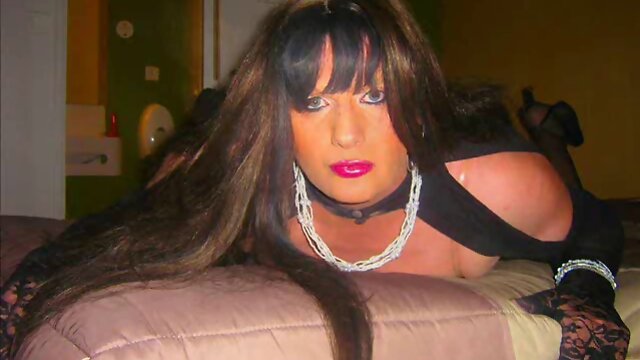 Slutty tranny in black strokes and fucks herself
