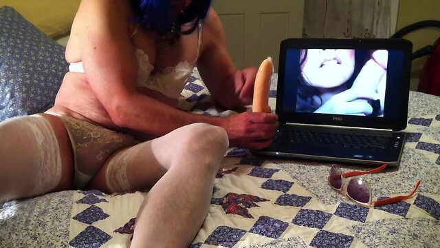 Slutty crosdresser gonna fuck himself