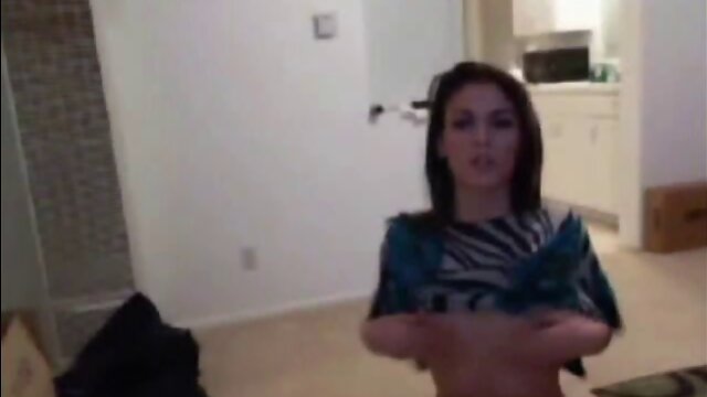 Messy tranny jerking off on cam