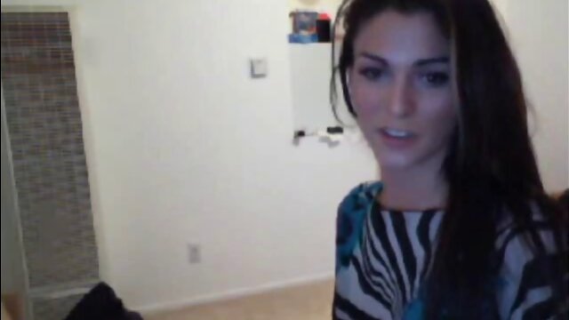 Messy tranny jerking off on cam