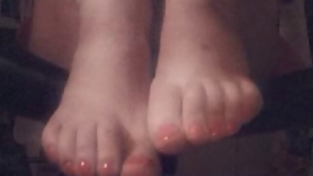 Amateur tranny feet and butthole