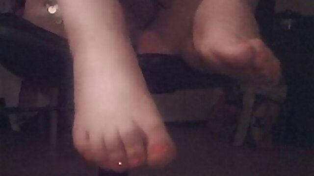 Amateur tranny feet and butthole