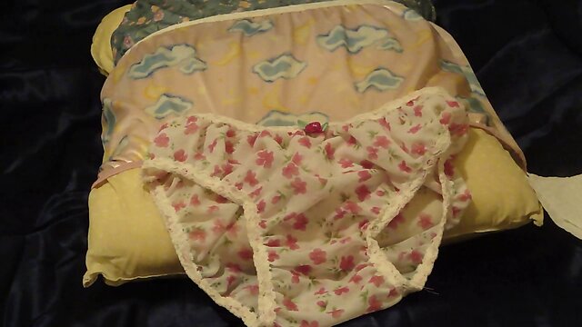 Sissy play in Panties